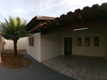 Alugar Casa / Padr&atilde;o em S&atilde;o Jos&eacute; do Rio Preto. apenas R$ 1.300,00