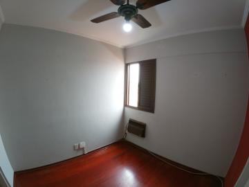Alugar Apartamento / Padr&atilde;o em S&atilde;o Jos&eacute; do Rio Preto R$ 900,00 - Foto 17