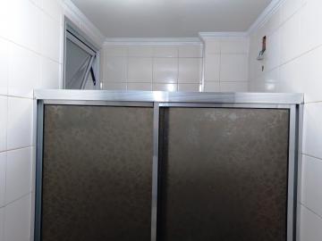 Alugar Apartamento / Padr&atilde;o em S&atilde;o Jos&eacute; do Rio Preto R$ 900,00 - Foto 17