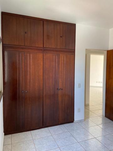 Alugar Apartamento / Padr&atilde;o em S&atilde;o Jos&eacute; do Rio Preto R$ 1.700,00 - Foto 4