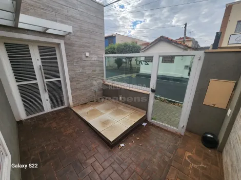 Alugar Casa / Padr&atilde;o em S&atilde;o Jos&eacute; do Rio Preto. apenas R$ 500,00