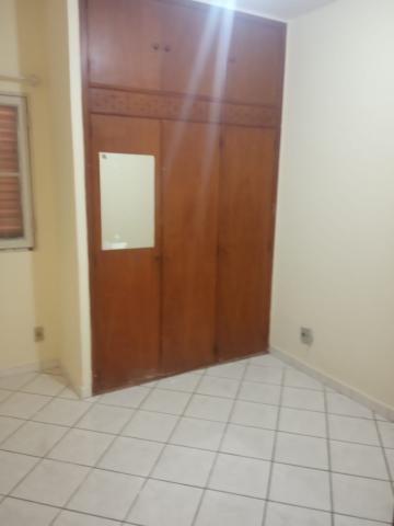 Alugar Apartamento / Padr&atilde;o em S&atilde;o Jos&eacute; do Rio Preto R$ 800,00 - Foto 4