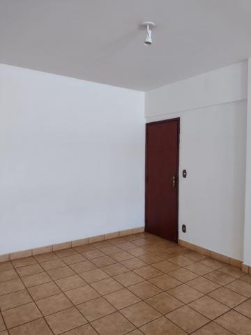 Alugar Apartamento / Padr&atilde;o em S&atilde;o Jos&eacute; do Rio Preto R$ 770,00 - Foto 2