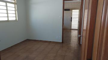 Alugar Casa / Padr&atilde;o em S&atilde;o Jos&eacute; do Rio Preto R$ 1.800,00 - Foto 4