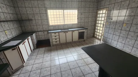 Alugar Casa / Padr&atilde;o em S&atilde;o Jos&eacute; do Rio Preto R$ 2.700,00 - Foto 4