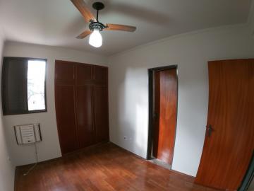 Alugar Apartamento / Padr&atilde;o em S&atilde;o Jos&eacute; do Rio Preto R$ 900,00 - Foto 16
