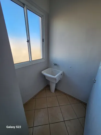 Alugar Apartamento / Padr&atilde;o em S&atilde;o Jos&eacute; do Rio Preto R$ 1.200,00 - Foto 3