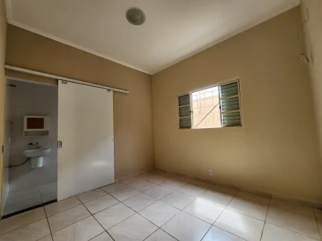 Alugar Casa / Padr&atilde;o em S&atilde;o Jos&eacute; do Rio Preto R$ 1.600,00 - Foto 4