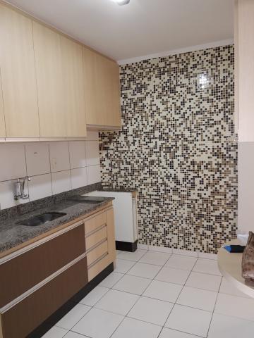 Alugar Apartamento / Padr&atilde;o em S&atilde;o Jos&eacute; do Rio Preto. apenas R$ 1.000,00