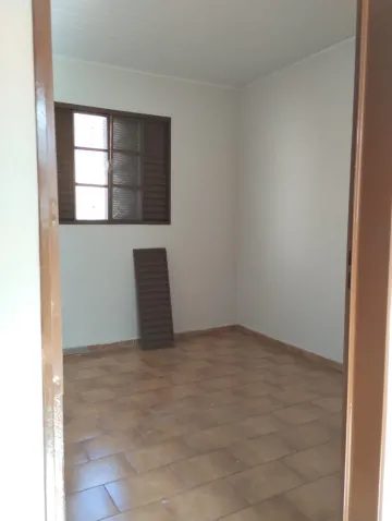 Alugar Casa / Padr&atilde;o em S&atilde;o Jos&eacute; do Rio Preto R$ 850,00 - Foto 4