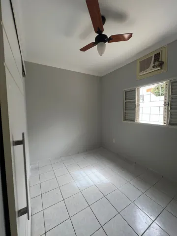 Alugar Casa / Padr&atilde;o em S&atilde;o Jos&eacute; do Rio Preto R$ 1.500,00 - Foto 4