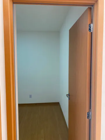 Alugar Apartamento / Padr&atilde;o em S&atilde;o Jos&eacute; do Rio Preto R$ 1.150,00 - Foto 9