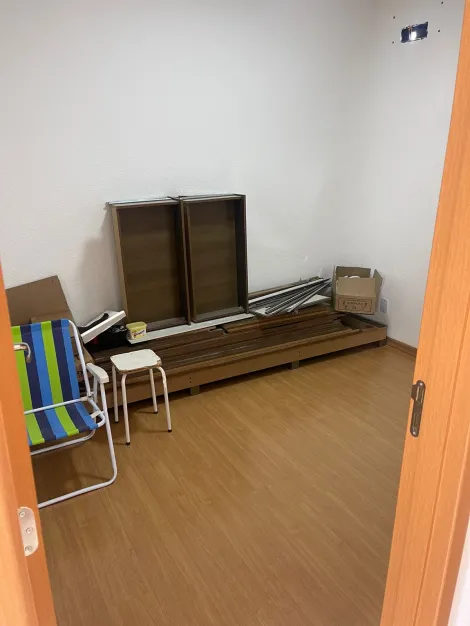 Alugar Apartamento / Padr&atilde;o em S&atilde;o Jos&eacute; do Rio Preto R$ 1.100,00 - Foto 4