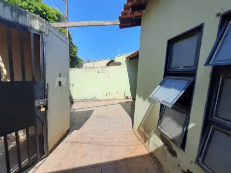 Alugar Casa / Padr&atilde;o em S&atilde;o Jos&eacute; do Rio Preto R$ 900,00 - Foto 2