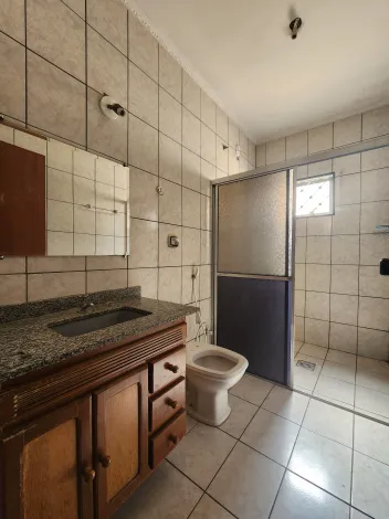 Alugar Casa / Padr&atilde;o em S&atilde;o Jos&eacute; do Rio Preto R$ 1.800,00 - Foto 4