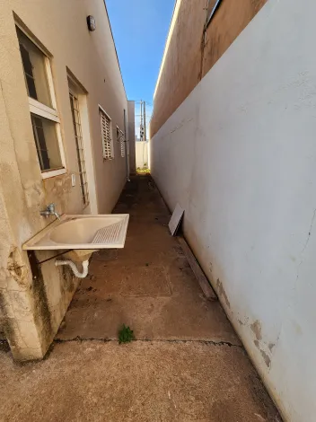 Alugar Casa / Padr&atilde;o em S&atilde;o Jos&eacute; do Rio Preto R$ 980,00 - Foto 16