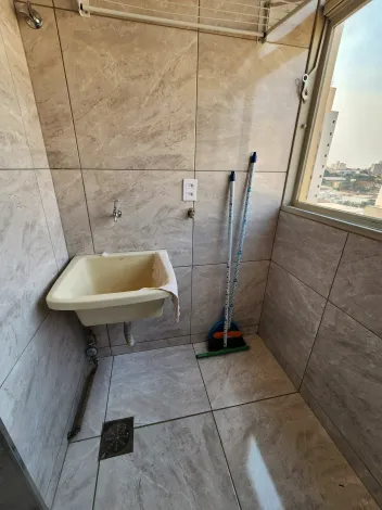 Alugar Apartamento / Padr&atilde;o em S&atilde;o Jos&eacute; do Rio Preto R$ 950,00 - Foto 4
