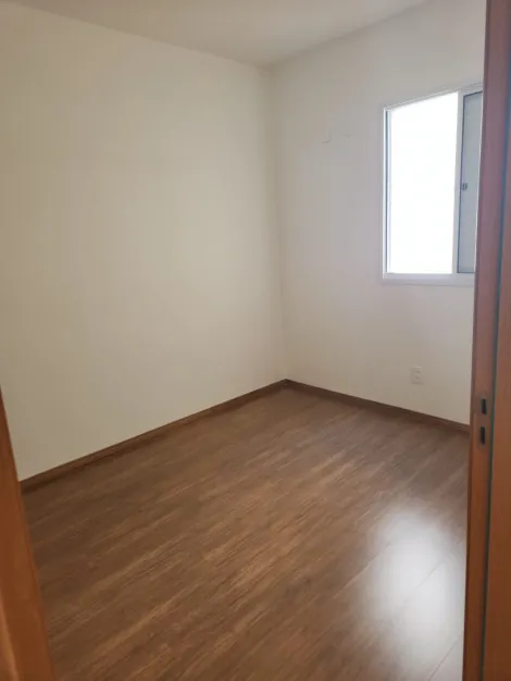 Alugar Apartamento / Padr&atilde;o em S&atilde;o Jos&eacute; do Rio Preto R$ 900,00 - Foto 2