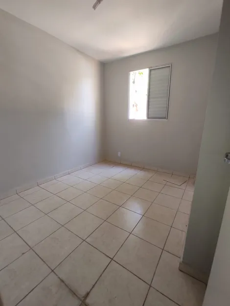 Alugar Apartamento / Padr&atilde;o em S&atilde;o Jos&eacute; do Rio Preto R$ 900,00 - Foto 4