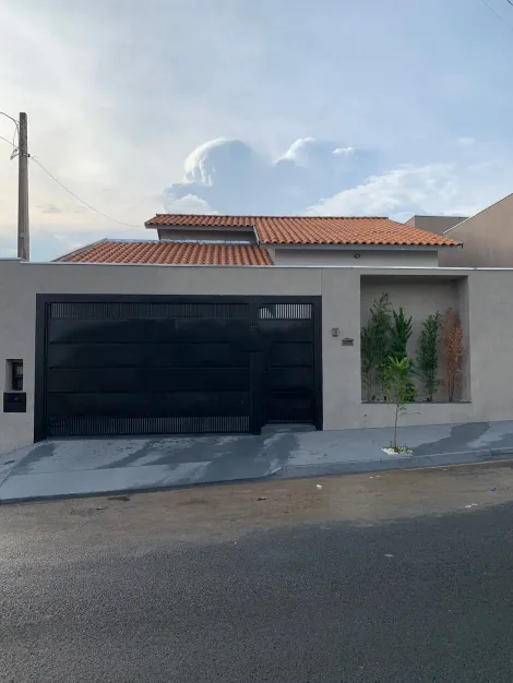 Alugar Casa / Padr&atilde;o em Mirassol. apenas R$ 485.000,00