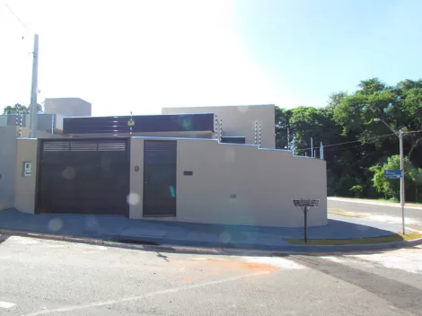Alugar Casa / Padr&atilde;o em S&atilde;o Jos&eacute; do Rio Preto. apenas R$ 585.000,00