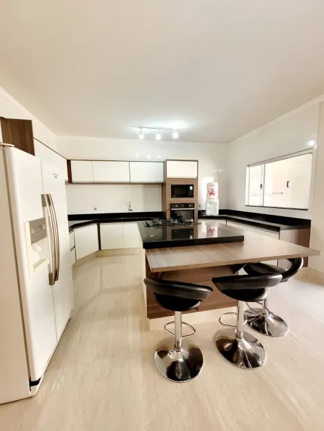 Alugar Casa / Padr&atilde;o em S&atilde;o Jos&eacute; do Rio Preto. apenas R$ 780.000,00