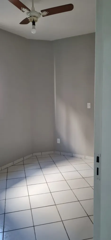 Alugar Apartamento / Padr&atilde;o em S&atilde;o Jos&eacute; do Rio Preto R$ 1.200,00 - Foto 3