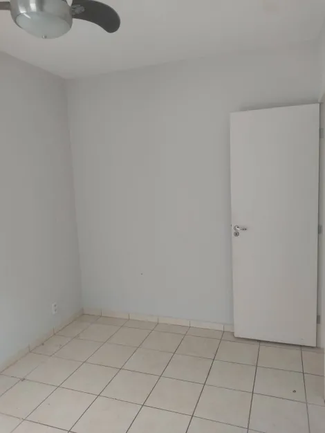Alugar Apartamento / Padr&atilde;o em S&atilde;o Jos&eacute; do Rio Preto R$ 900,00 - Foto 2