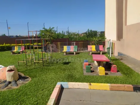Alugar Apartamento / Padr&atilde;o em S&atilde;o Jos&eacute; do Rio Preto R$ 750,00 - Foto 2