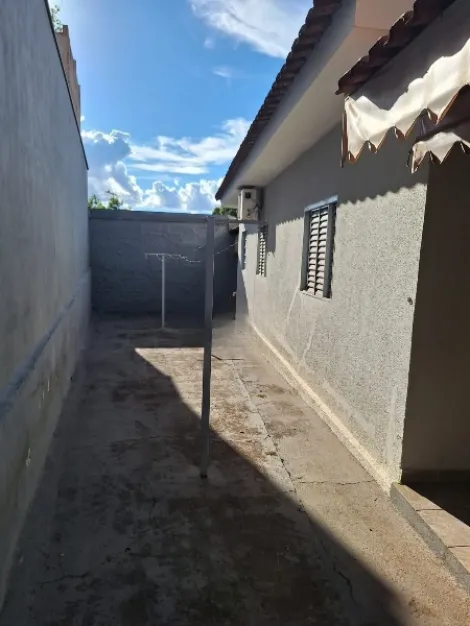 Alugar Casa / Padr&atilde;o em S&atilde;o Jos&eacute; do Rio Preto R$ 1.400,00 - Foto 4