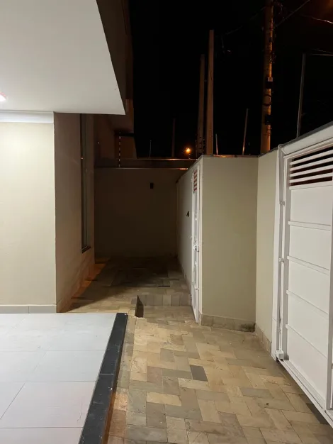 Alugar Casa / Padr&atilde;o em S&atilde;o Jos&eacute; do Rio Preto R$ 1.800,00 - Foto 3