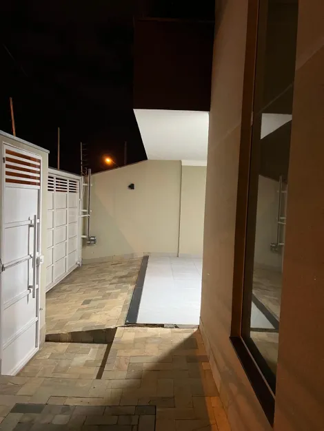 Alugar Casa / Padr&atilde;o em S&atilde;o Jos&eacute; do Rio Preto R$ 1.800,00 - Foto 2