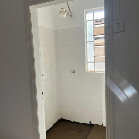Alugar Casa / Padr&atilde;o em S&atilde;o Jos&eacute; do Rio Preto R$ 1.000,00 - Foto 4
