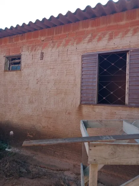 Comprar Casa / Padr&atilde;o em Catanduva R$ 140.000,00 - Foto 2
