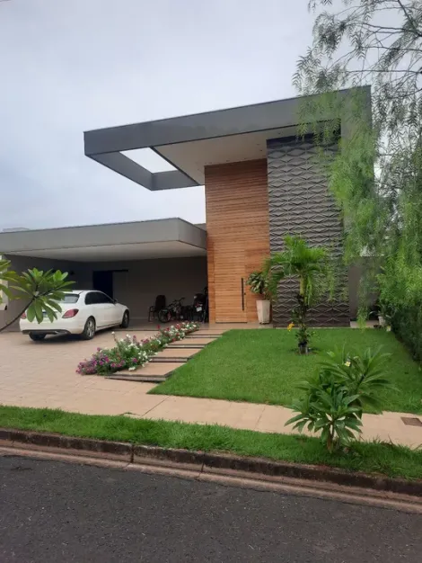Casa / Condom&iacute;nio em S&atilde;o Jos&eacute; do Rio Preto 