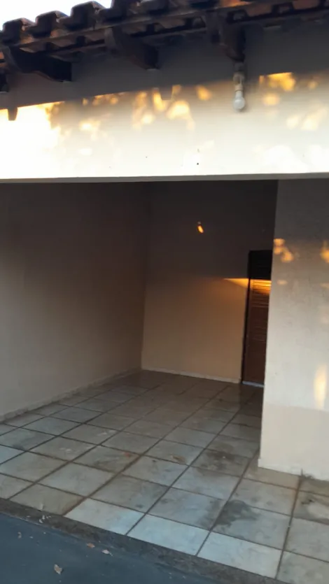 Comprar Casa / Padr&atilde;o em Mirassol R$ 300.000,00 - Foto 2