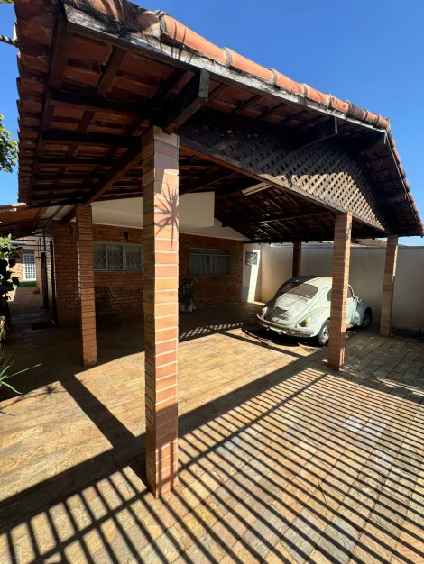 Alugar Casa / Padr&atilde;o em S&atilde;o Jos&eacute; do Rio Preto. apenas R$ 2.400,00