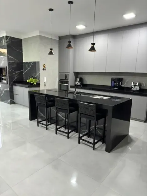 Alugar Casa / Padr&atilde;o em S&atilde;o Jos&eacute; do Rio Preto. apenas R$ 640.000,00