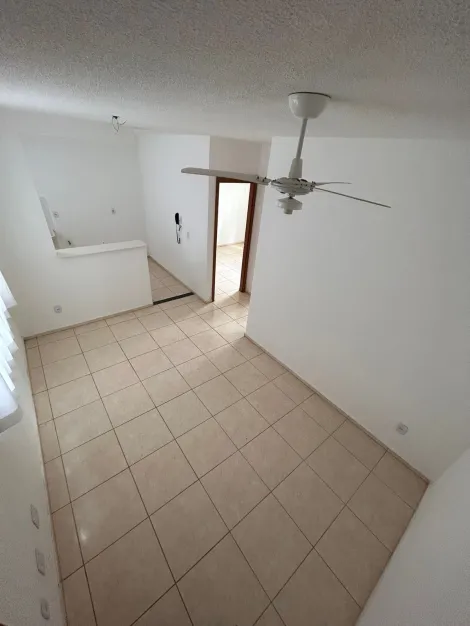 Alugar Apartamento / Padr&atilde;o em S&atilde;o Jos&eacute; do Rio Preto R$ 750,00 - Foto 3