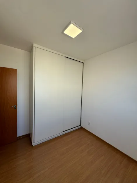 Alugar Apartamento / Padr&atilde;o em S&atilde;o Jos&eacute; do Rio Preto R$ 1.350,00 - Foto 4