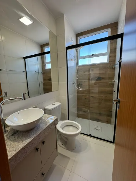 Alugar Apartamento / Padr&atilde;o em S&atilde;o Jos&eacute; do Rio Preto R$ 1.350,00 - Foto 6