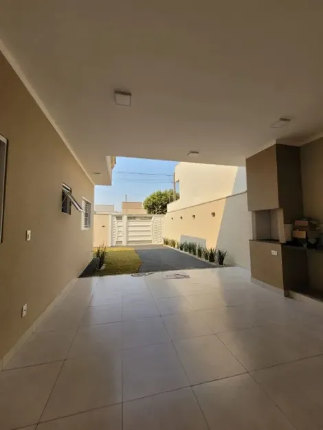 Casa / Padr&atilde;o em Mirassol 