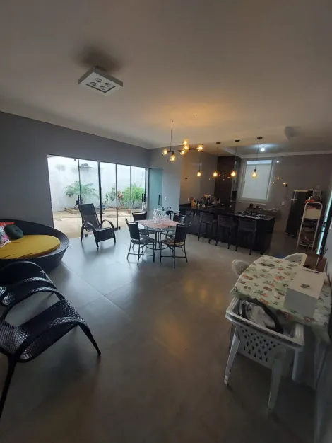 Alugar Casa / Padr&atilde;o em S&atilde;o Jos&eacute; do Rio Preto. apenas R$ 1.800,00