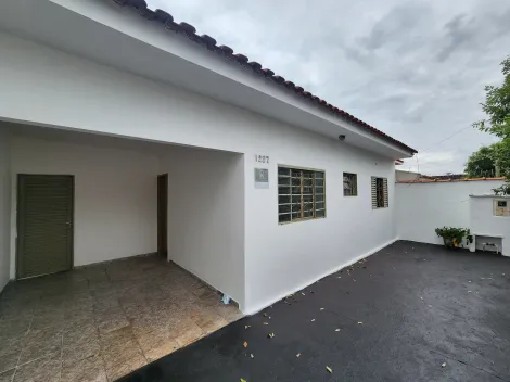 Alugar Casa / Padr&atilde;o em S&atilde;o Jos&eacute; do Rio Preto. apenas R$ 1.188,00