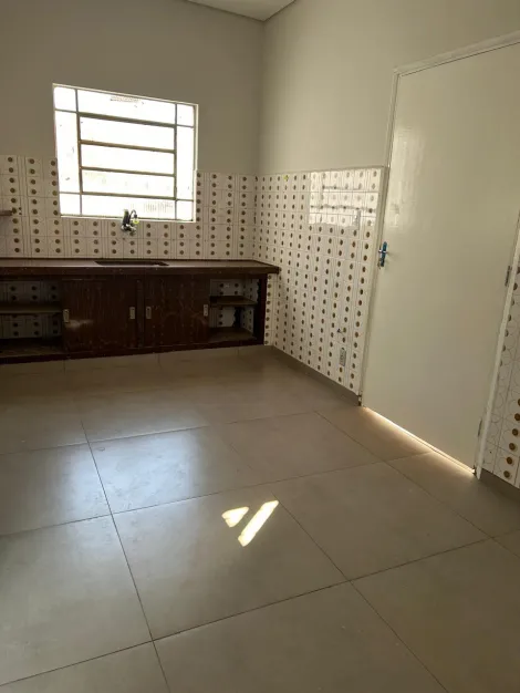 Alugar Casa / Padr&atilde;o em Monte Apraz&iacute;vel R$ 700,00 - Foto 10