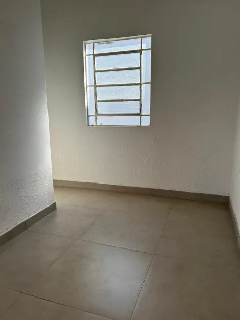 Alugar Casa / Padr&atilde;o em Monte Apraz&iacute;vel R$ 700,00 - Foto 12