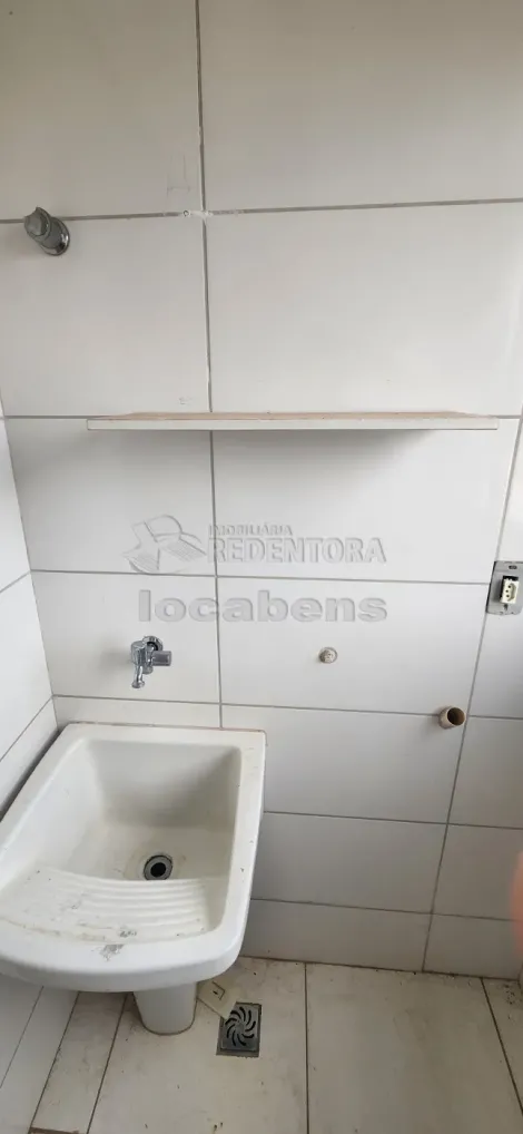 Alugar Apartamento / Padr&atilde;o em S&atilde;o Jos&eacute; do Rio Preto R$ 950,00 - Foto 4