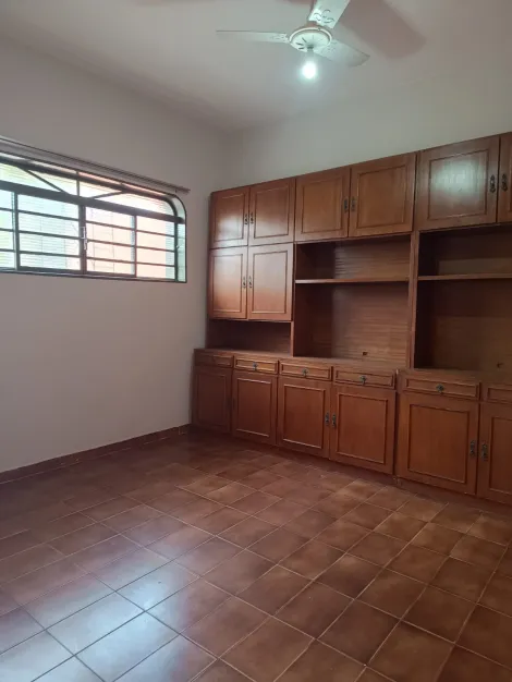 Alugar Casa / Padr&atilde;o em S&atilde;o Jos&eacute; do Rio Preto R$ 1.800,00 - Foto 3