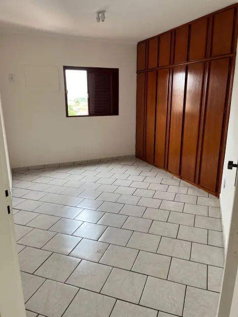 Alugar Apartamento / Padr&atilde;o em S&atilde;o Jos&eacute; do Rio Preto R$ 1.000,00 - Foto 11