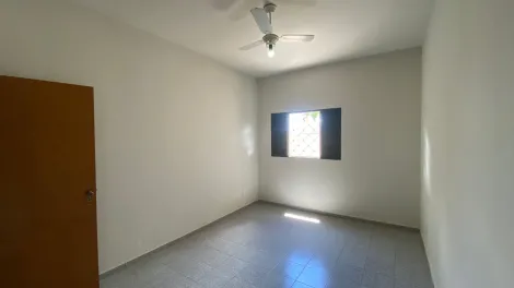 Alugar Casa / Padr&atilde;o em S&atilde;o Jos&eacute; do Rio Preto R$ 2.200,00 - Foto 4
